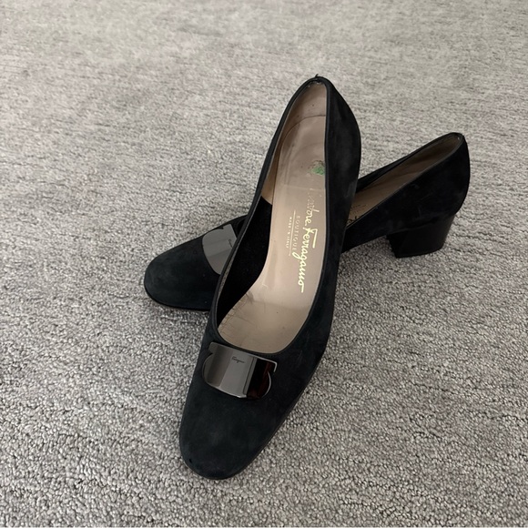 Vintage Salvatore Ferragamo Black Suede Pumps Sz 9 - Picture 1 of 8